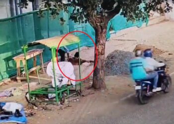 The person was drunk, the person stumbled into the drain, death; This video will make this video stand