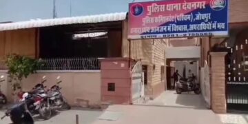 The person was urinating on the temple wall, the woman sought fiercely with the wiper and then ...