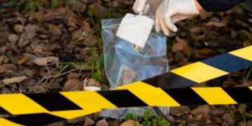 The police was investigating the case, but then the police solved the blind murder case with the blinking light