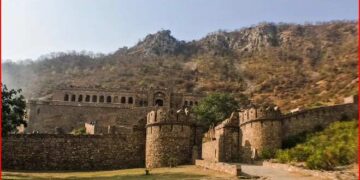 The village of Rajasthan which the government also considers a ghost! See the story of Bhangarh Fort in 1 minute video