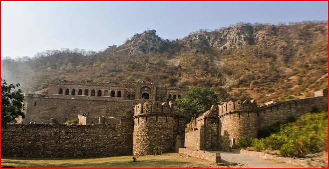 The village of Rajasthan which the government also considers a ghost! See the story of Bhangarh Fort in 1 minute video