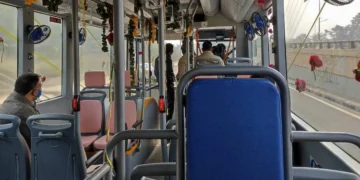 The way of taking tickets in Delhi DTC bus changed, those who travel short will not be able to disturb buses now. Money from UPI will be deducted.