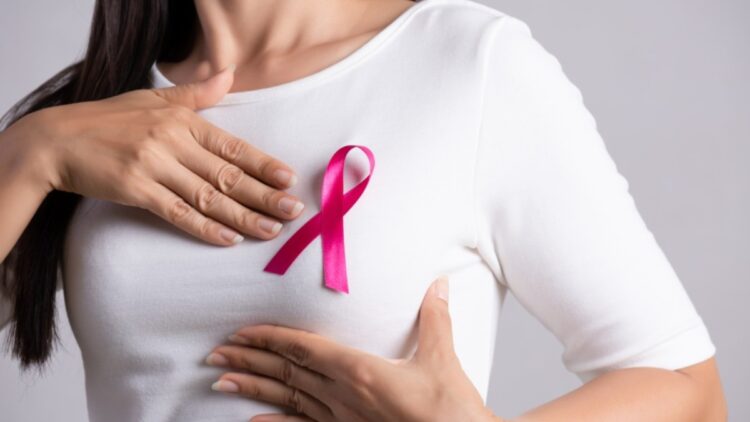 These serious signs start appearing in women due to breast cancer, in these methods at home