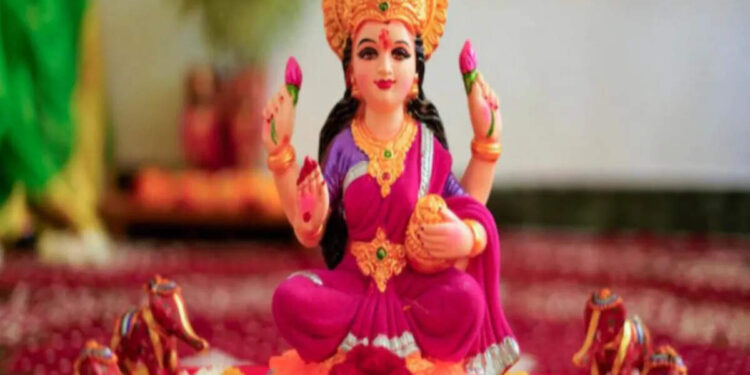 आज शुक्रवार के दिन किन राशियों पर मां लक्ष्मी होंगी मेहरबान ? इन राशियों की तिजोरी रहेगी भरी, जानें उपाय और संकेत