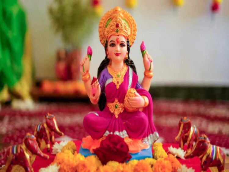 आज शुक्रवार के दिन किन राशियों पर मां लक्ष्मी होंगी मेहरबान ? इन राशियों की तिजोरी रहेगी भरी, जानें उपाय और संकेत