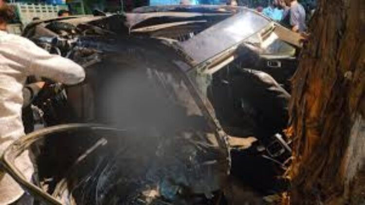 Tragic Road Accident in Bhopal Unconstrolled Car Collided With Electric Pole In Bairagarh, Three Youths Died on the Spot | Painful road accident in Bhopal, uncontrollable car collided with electric poles in Bairagarh, three youths died on the spot. News Track in Hindi