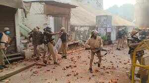 Violent clashes between two communities in Alwar, attack with swords and stones, half a dozen people injured, tension in the village