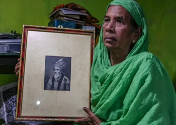 Who is Sultana Begum in Hindi? : Who is Sultana Begum? The Red Fort claimed ownership, the Supreme Court's petition was rejected, WHO is Sultana Begum? She Claimed Ownership of Red Fort, Supreme Court Dismissed The Petition