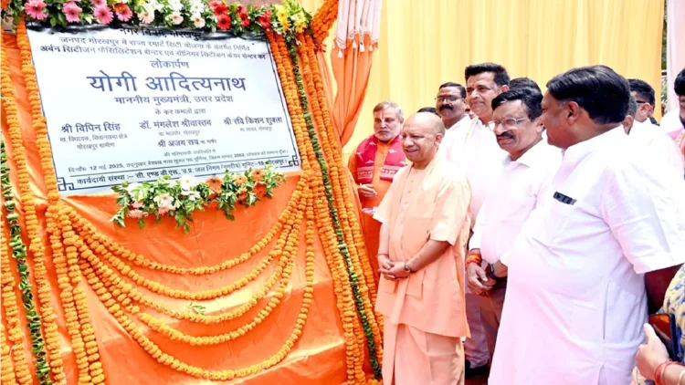 Yogi adityanath listed achievements of government: India is touching new heights of development, Yogi Adityanath has entered into Gorakhpur's achievements, India is Touching New Heights of Development, Yogi Adityanath enumerated the ashvements of the Government in Gorakhpur