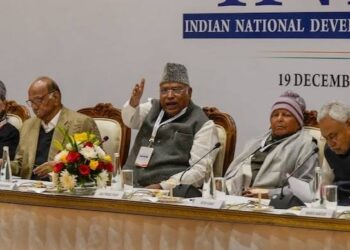 16 opposition parties wrote a letter to PM, appeal to call a special session of Parliament