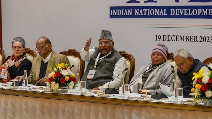 16 opposition parties wrote a letter to PM, appeal to call a special session of Parliament