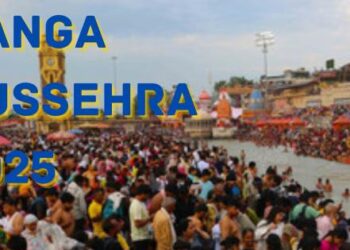 Ganga Dussehra 2025: Devotees took a dip in Adiganga Gomti on the festival of Ganga Dussehra