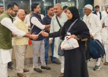 Haj 2025: Haji reached Lucknow by first flight from Jeddah, Minister of State welcomed
