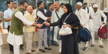 Haj 2025: Haji reached Lucknow by first flight from Jeddah, Minister of State welcomed