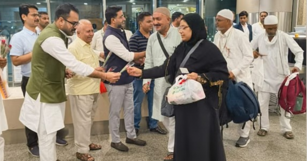 Haj 2025: Haji reached Lucknow by first flight from Jeddah, Minister of State welcomed