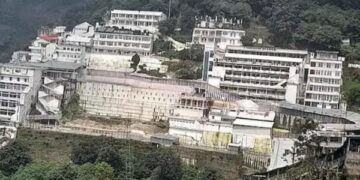 Vaishno Devi's new track disrupted due to heavy rains, route and helicopter service remained interrupted for the second day due to landslides