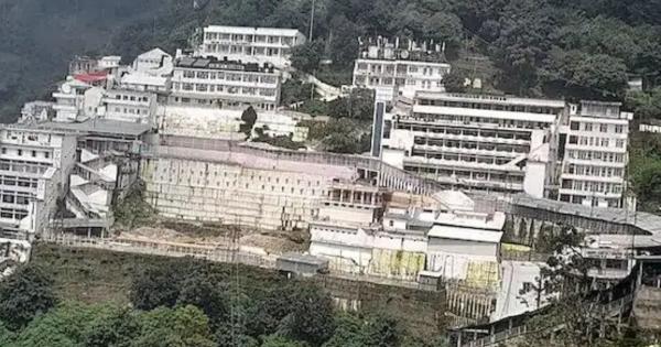 Vaishno Devi's new track disrupted due to heavy rains, route and helicopter service remained interrupted for the second day due to landslides