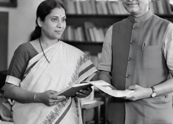 2 government jobs were given to wife, professor himself became; Netaji's act will be blown away