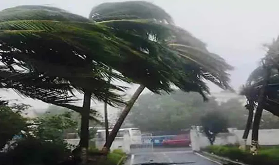 20 Heavy rain and thunderstorm alert issued in the state. The road will be cut till contact. The winds will run at a speed of 70.