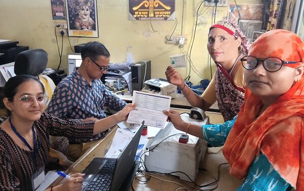 25 thousand rupees per month with Nandani studies, bank's customer service center is earning income