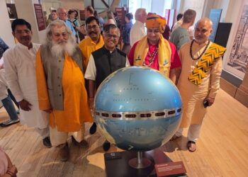 A team of Vedas, Astrology and Vastu scholars returned from London, a grand welcome in Jaipur
