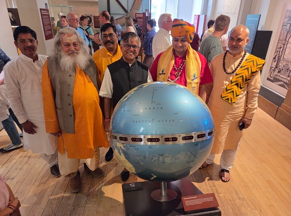 A team of Vedas, Astrology and Vastu scholars returned from London, a grand welcome in Jaipur