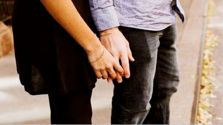 A wife caught in the trap of Facebook love hatched a conspiracy to kill a minor lover, court sentenced life imprisonment