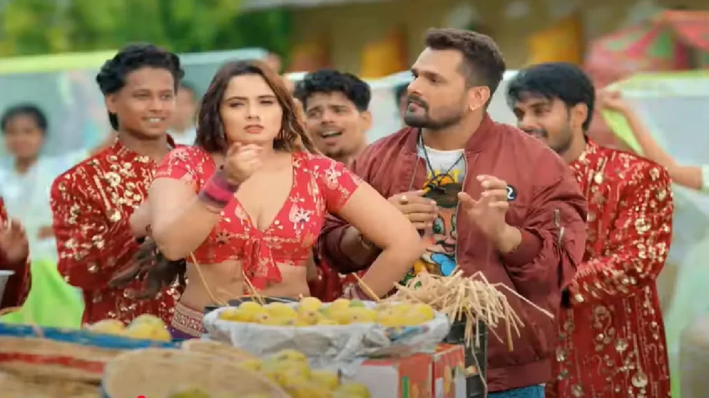 After seasonal, Khesari Lal Yadav flirts with mango seller, said- Mango Bhail Chhoti