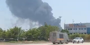 Ahmedabad Plane Crash | Air India Flight Crash | Plane Crashes on Doctors Hostel | 169 Indians Onboard | 242 Passengers Air India | Air India Emergency | Helpline number released! Plain fell on the hostel of doctors, there were 242 people including 169 Indians. News Track in Hindi