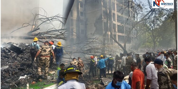 Ahmedabad Plane Crash Death | Ahmedabad Plane Crash | Plane Crash | Plane Crash in Gujarat | Air India Dreamliner | Major Plane Crash News | , Ahmedabad Plane Crash laid so many dead bodies! There were a total of 242 passengers on board, counting of dead bodies may increase now. News Track in Hindi