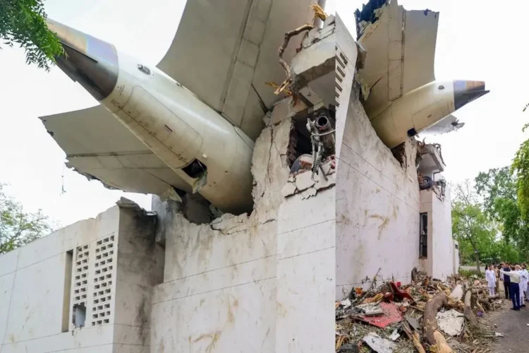 Ahmedabad plane crash, UAE Indian doctors will help the victims of the accident
