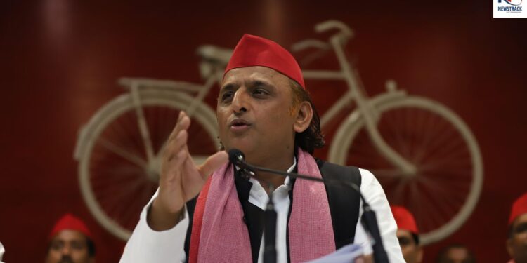 Akhilesh Yadav Attack on Yogi Government in Lucknow Said Fraud Going on in Gorakhpur | UP Politics | Lucknow latest news | BJP corridor scam uttar pradesh | , SP President Akhilesh Yadav lashed out at Yogi government, 'Gorakhdhandha going on in Gorakhpur', told BJP anti-reservation. News Track in Hindi