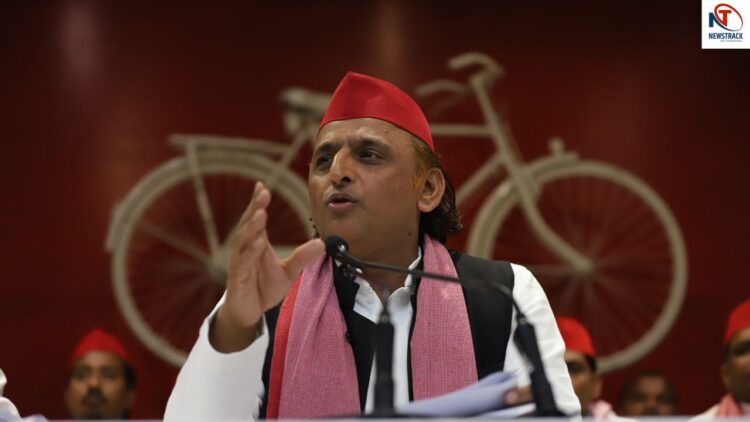 Akhilesh Yadav Attack on Yogi Government in Lucknow Said Fraud Going on in Gorakhpur | UP Politics | Lucknow latest news | BJP corridor scam uttar pradesh | , SP President Akhilesh Yadav lashed out at Yogi government, 'Gorakhdhandha going on in Gorakhpur', told BJP anti-reservation. News Track in Hindi