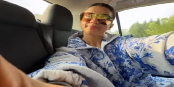 Akshara Singh, who came out on a walk in America, shown a video by making videos in a car