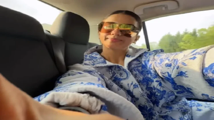 Akshara Singh, who came out on a walk in America, shown a video by making videos in a car