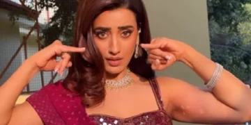 Akshara Singh, who is doing all the work of fans with intoxicating eyes, this video of the actress increased the temperature