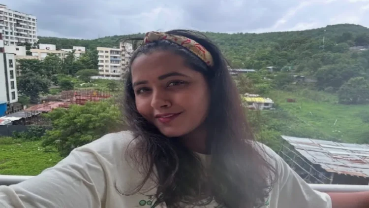 Akshara Singh, who went out to hang out with brothers and sisters, will sweat the actress's hectic journey