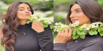 Akshara Singh won the heart of fans by placing flowers in his hair, flower Kumari