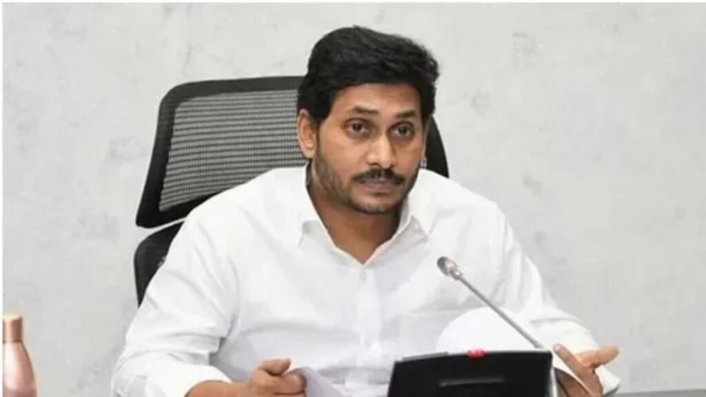 Andhra pradesh ex CM Jagan Mohan Reddy Fir Over Death on Convoy | Jagan Mohan Reddy: FIR lodged on former CM Jagan Reddy, car was offered on the person, death | News Track in Hindi
