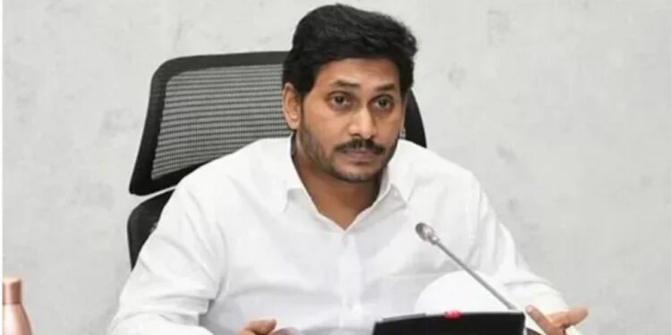 Andhra pradesh ex CM Jagan Mohan Reddy Fir Over Death on Convoy | Jagan Mohan Reddy: FIR lodged on former CM Jagan Reddy, car was offered on the person, death | News Track in Hindi