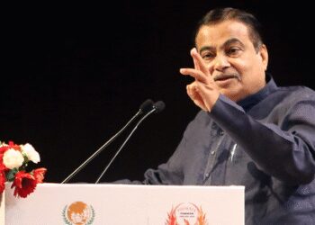 एनुअल टोल पास से सालाना 7,000 रुपए की बचत करने में मदद मिलेगी : नितिन गडकरी  (लीड)