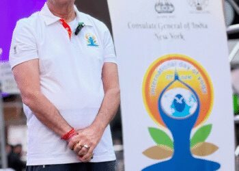Anupam Kher celebrated Yoga Day in New York, said- 'Representing India is a matter of pride'