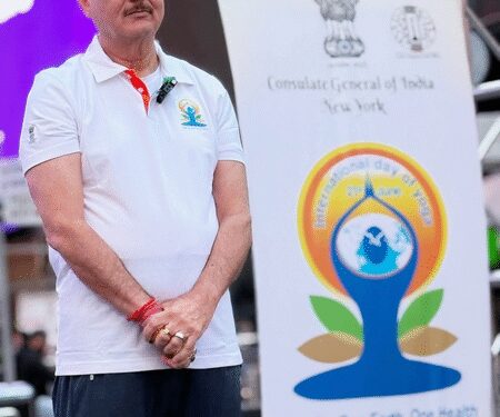 Anupam Kher celebrated Yoga Day in New York, said- 'Representing India is a matter of pride'