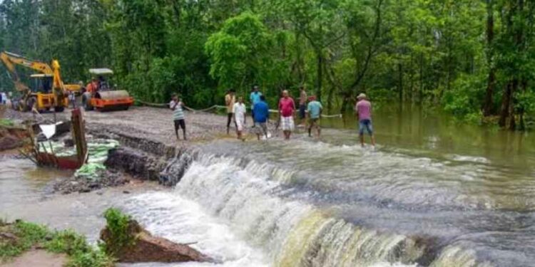 Assam: Eight people died due to flood and landslide in the last 24 hours