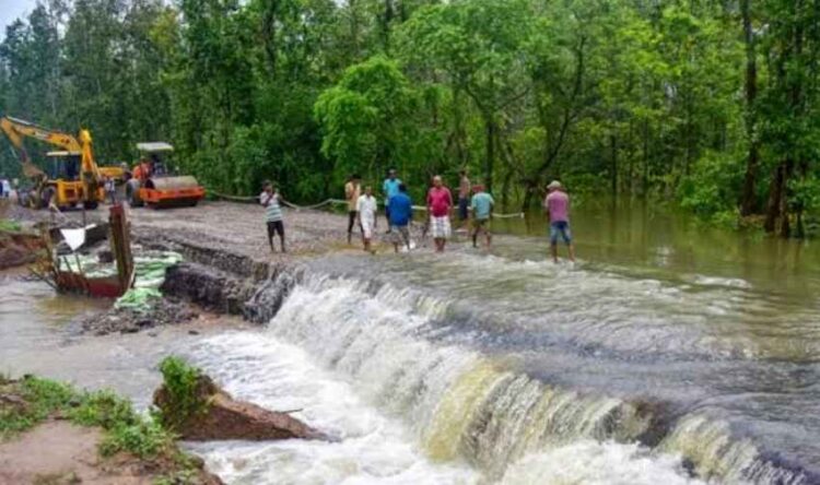 Assam: Eight people died due to flood and landslide in the last 24 hours