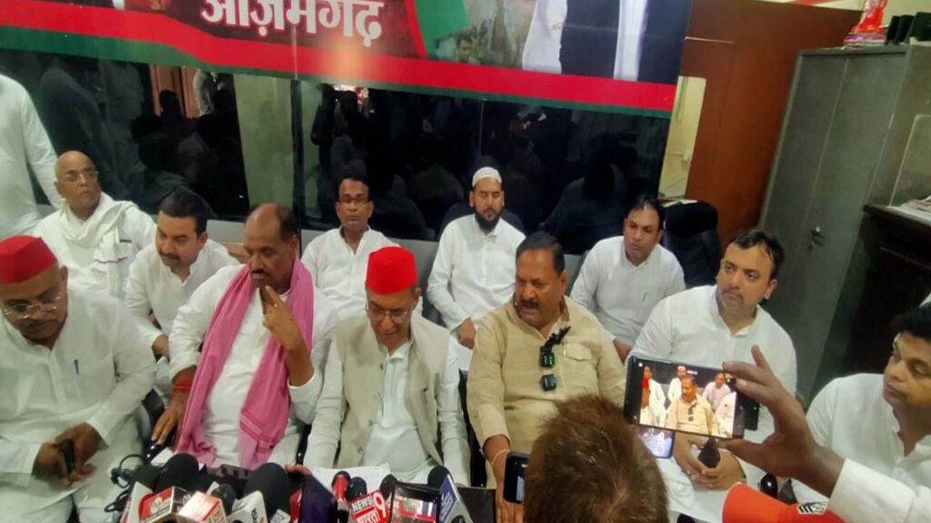Azamgarh News | Samajwadi Party | Samajwadi Party Leader Hawaldar Yadav | BJP Government | UP News | News in hindi | Uttar Pradesh News Today | Latest Update in Hindi | News Track Hindi News | Up ka taaza samachar in hindi | Azamgarh News: SP District President Havildar Yadav accused the BJP government, said- 'Appointments are being made on the basis of caste and religion'. News Track in Hindi