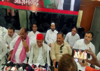 Azamgarh News | Samajwadi Party | Samajwadi Party Leader Hawaldar Yadav | BJP Government | UP News | News in hindi | Uttar Pradesh News Today | Latest Update in Hindi | News Track Hindi News | Up ka taaza samachar in hindi | Azamgarh News: SP District President Havildar Yadav accused the BJP government, said- 'Appointments are being made on the basis of caste and religion'. News Track in Hindi