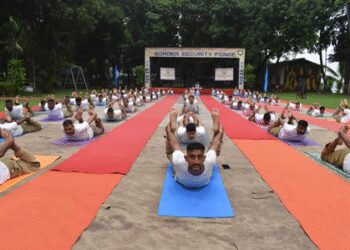 बीएसएफ ने 11वें अंतर्राष्ट्रीय योग दिवस पर सीमावर्ती क्षेत्रों में आयोजित किए भव्य योग शिविर
