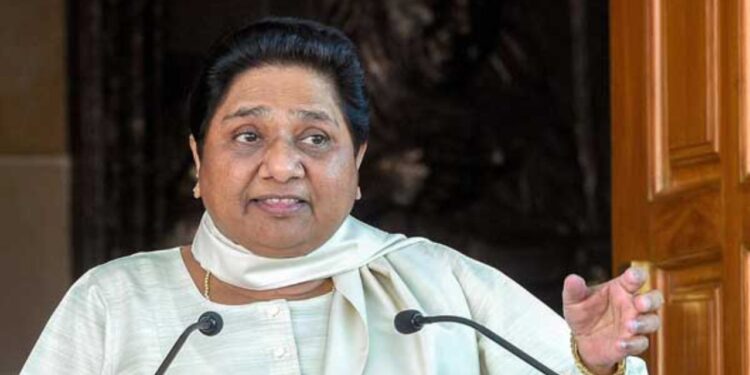 BSP Chief Mayawati | Mayawati Pays Tribute to Chhatrapati Shahuji Maharaj | Mayawati Attack on BJP-SP, Mayawati X Account, UP Politics | Up latest news | Lucknow News | , Lucknow News: Mayawati pays tribute to Chhatrapati Shahuji Maharaj Jayanti: BJP-SP accused of changing the name of KGMU, demand to restore real names. News Track in Hindi
