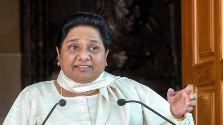 BSP Chief Mayawati | Mayawati Pays Tribute to Chhatrapati Shahuji Maharaj | Mayawati Attack on BJP-SP, Mayawati X Account, UP Politics | Up latest news | Lucknow News | , Lucknow News: Mayawati pays tribute to Chhatrapati Shahuji Maharaj Jayanti: BJP-SP accused of changing the name of KGMU, demand to restore real names. News Track in Hindi